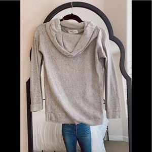 🆕 Light grey long sleeve top